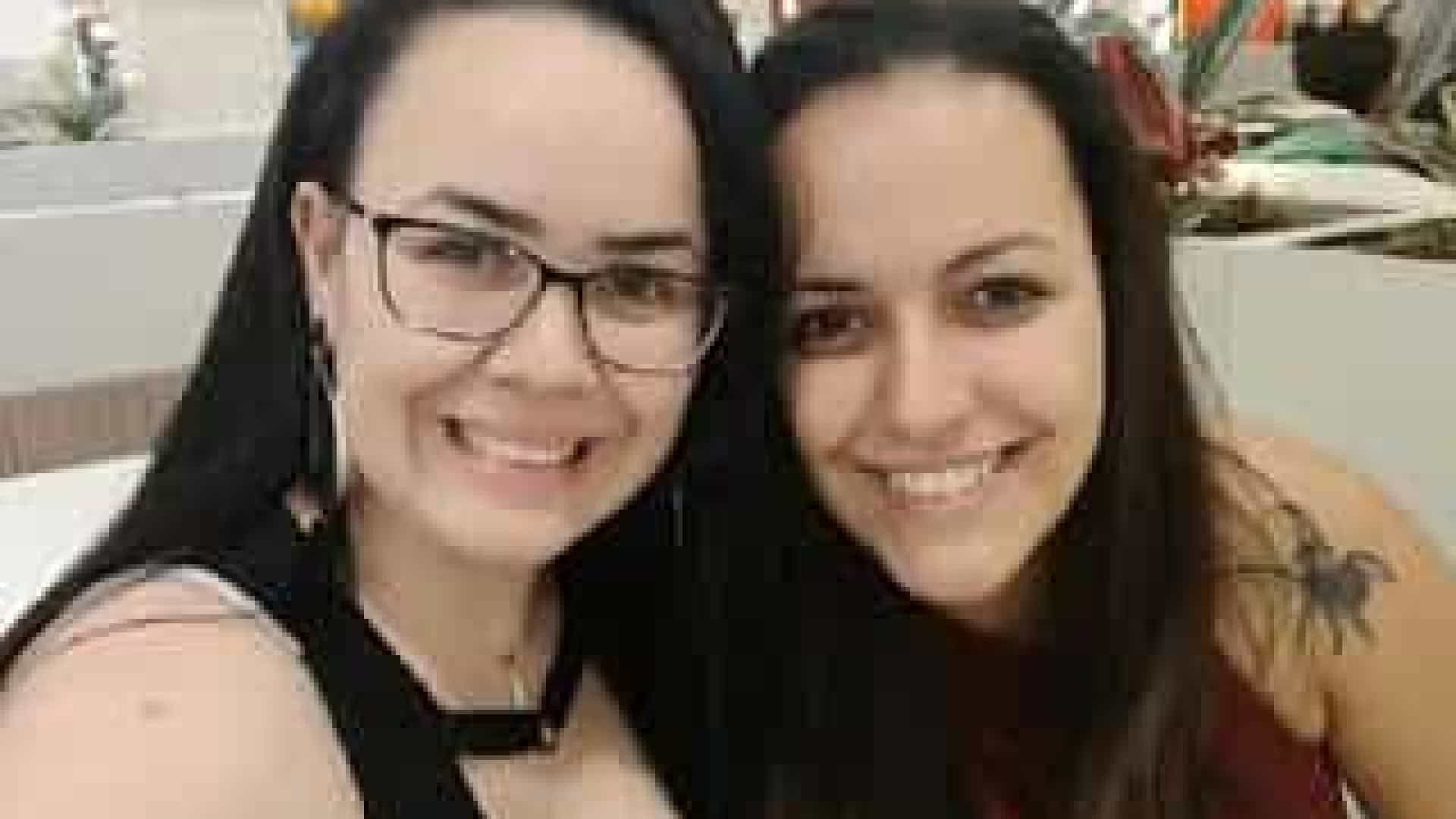 Polícia indicia filha e namorada por morte de família Polícia